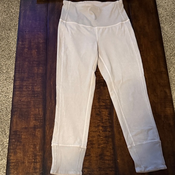 Lululemon sz 4 tan Leggings - Picture 3 of 5